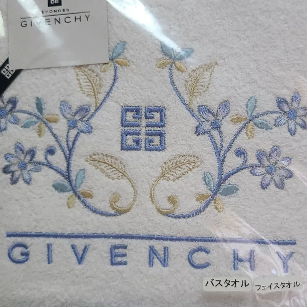 💯 Authentic Givenchy Towel 🍀
